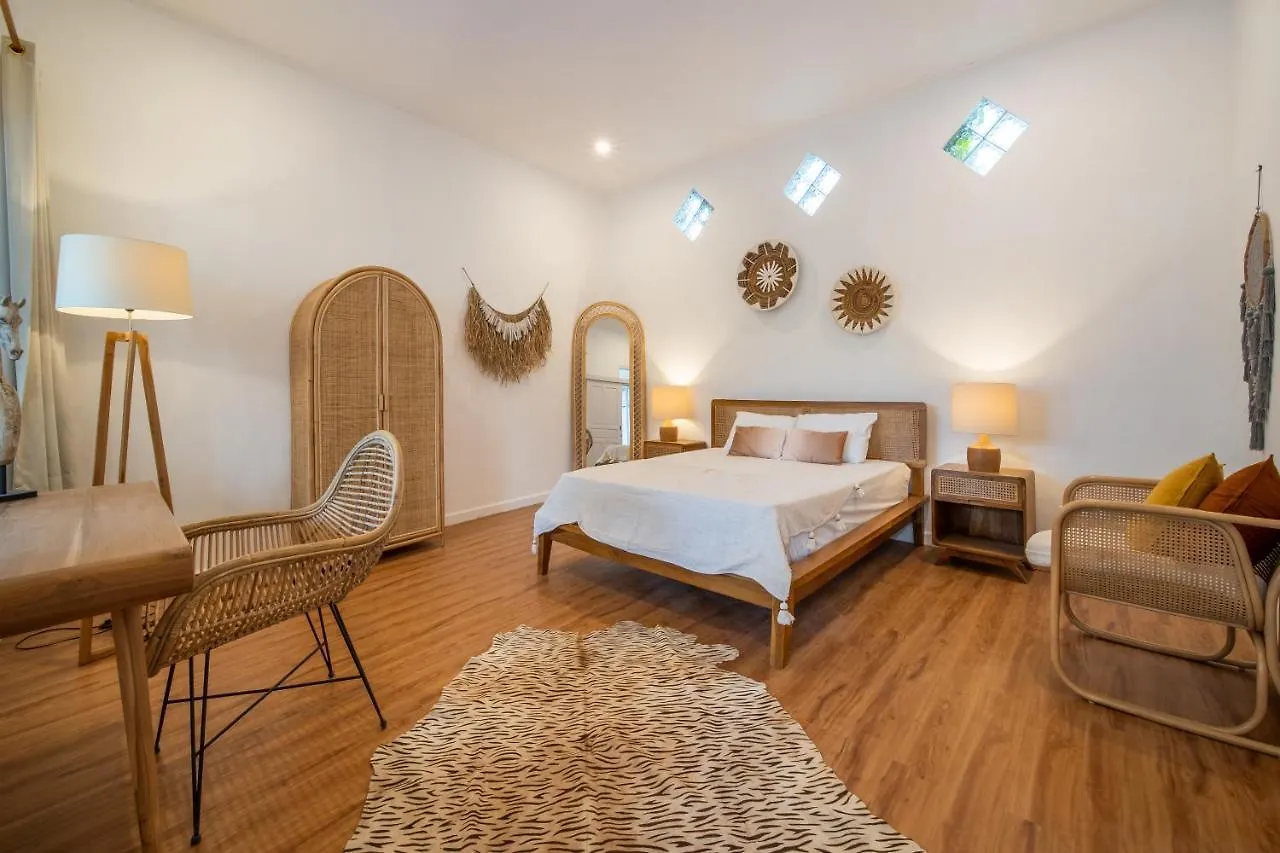 Villa Seminyak - 2Bdr Private Big Pool Villa  塞米亚克